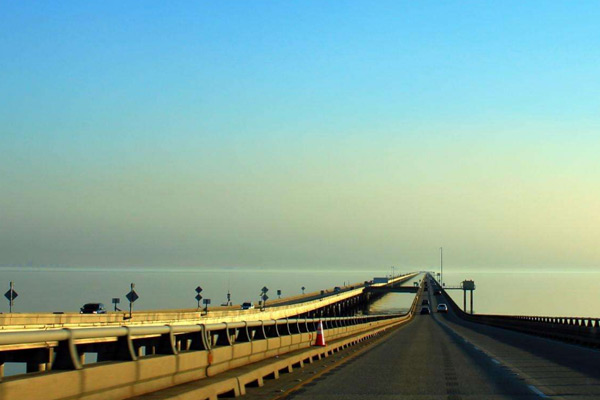 世界最长湖桥：庞恰特雷恩湖堤道